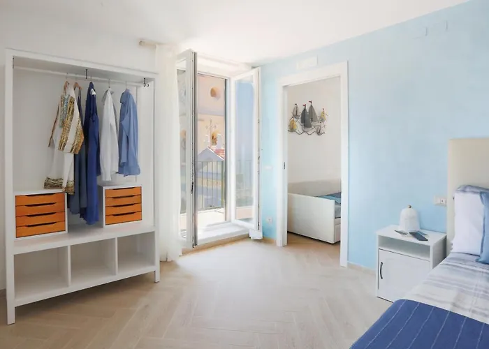 Апартаменты Seaview By The Sea With Terrace Сорренто